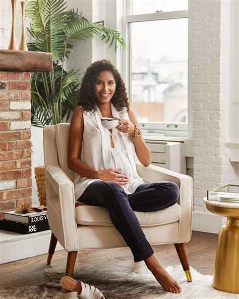30 Comfortable Maternity Outfits for Work that are Practical