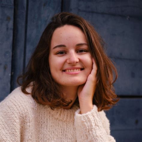 Lea - French teacher - ₹4315/h