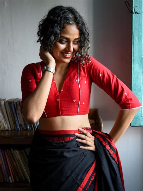 Half Sleeve V Neck Red Cotton Blouse|Bedhadak|Suta