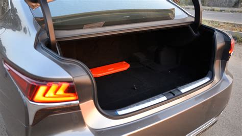 Lexus LS 500h 2018 Ultra Luxury Interior Car Photos - Overdrive