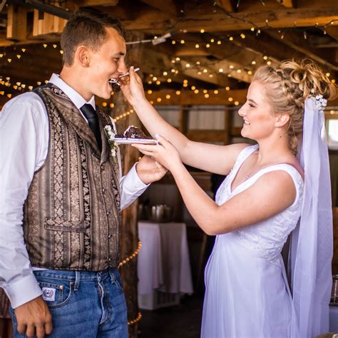 Amish Bride 的图像结果