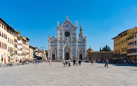 Discovering the Historic Santa Croce Neighborhood in Florence - Italy ...