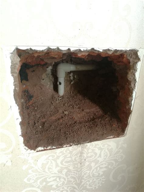 修复电钻钻破墙内的水管 - 能工巧匠 数码之家