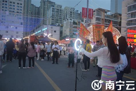 南宁高新区第一个网红夜市开业 “夜经济”升腾城市烟火气_腾讯新闻