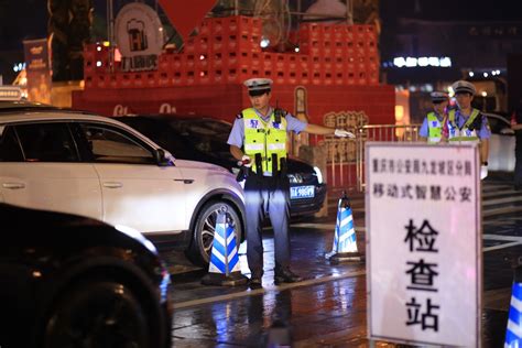 维护安全稳定 重庆警方开展夏夜治安巡查宣防集中统一行动 - 重庆日报网