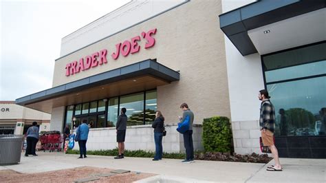Instacart, Trader Joe's push incentives to get workers vaccinated ...