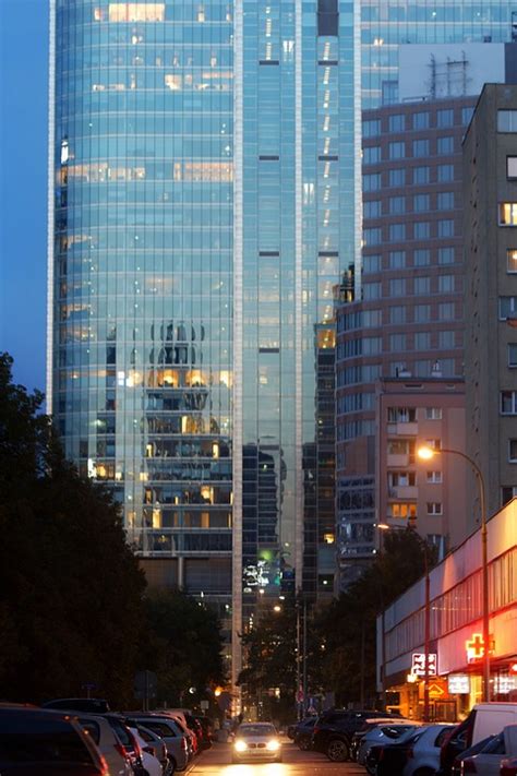 Buildings Night Window View 的图像结果