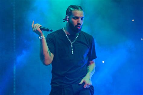 The Eight Drake-iest Antics on Drake’s ‘Its All a Blur’ Tour