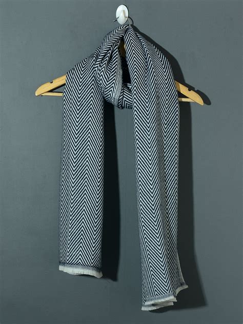 Ladies Fancy Stole in Blue Navy with Chevron Zig Zag Patterned – OMVAI
