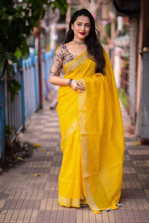 Women's Linen Saree With Self Weaving Chex And Golden Pattu Border ...