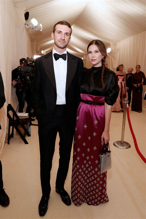 Happy holidays! Dasha Zhukova and Stavros Niarchos III welcome their ...