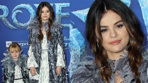 Selena Gomez Twins With Her Little Sister at Frozen 2 Premiere - YouTube