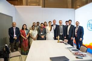Shri Devusinh Chauhan holds a bilateral talk with his Russian ...