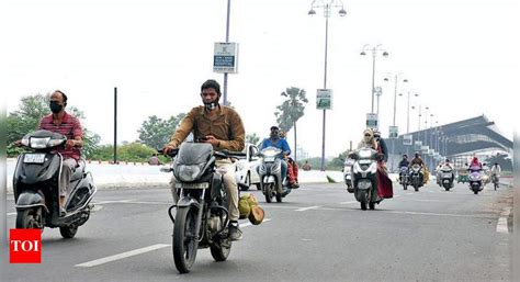 Speed demons mock cops on 6-lane Dandia Bazaar-Akota bridge | Vadodara ...