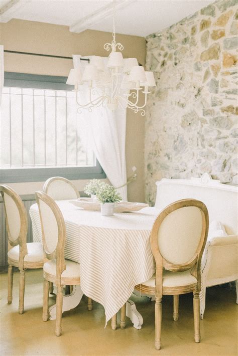 How High Should a Chandelier be Above a Table?