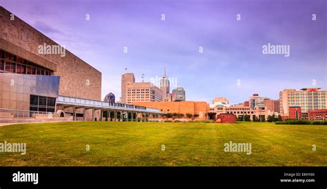 Indianapolis indiana downtown skyline hi-res stock photography and ...