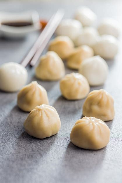 Traditionelle gedämpfte Xiaolongbao-Knödel, Xiao Long Bao-Brötchen auf ...
