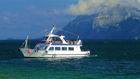 Paseo en barco desde Laredo hasta el Faro del Caballo de Santoña ...