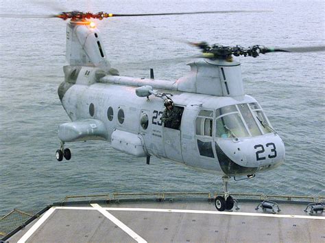 CH-46 Sea Knight Landing | Sea knight, Helicopter, Us navy aircraft