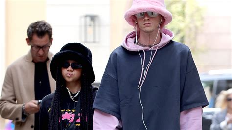 Emma Cannon Biografie: Alter, Vermögen, MGK-Beziehung