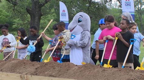 Austin ISD breaks ground on remodel of Oak Springs Elementary School ...