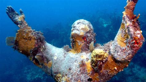 You Must Visit These Magnificent Underwater Statues Once In Your Life