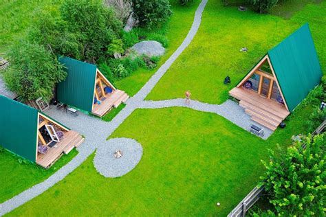 Треугольные A-frame домики на Алтае — в горах или на берегу Катуни
