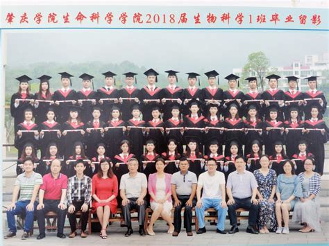 肇庆学院生物学系2002级学生毕业合影-肇庆学院生命科学学院 Life Sciences College of Zhaoqing University