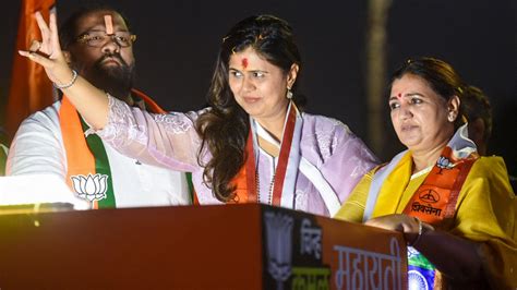 No need to bring batenge toh katenge in Maharashtra Pankaja Munde ...