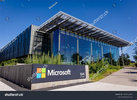 2+ Hundred Microsoft Headquarters America Royalty-Free Images, Stock ...
