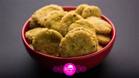 Karwa Chauth Recipes: झटपट तैयार करें नारियल की मठरी, यह रही रेसिपी ...