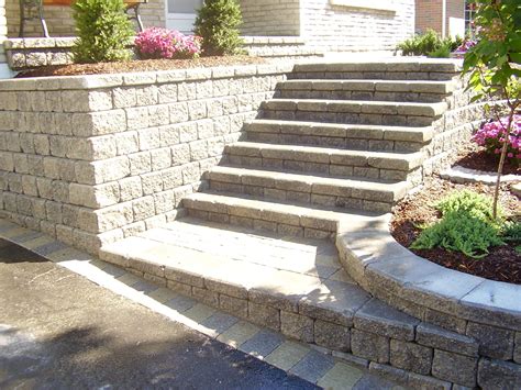 Hardscape Retaining Wall Stairs