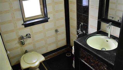 HOTEL ANURADHA PALACE (Nanded, Maharashtra) - Inn Reviews & Photos ...