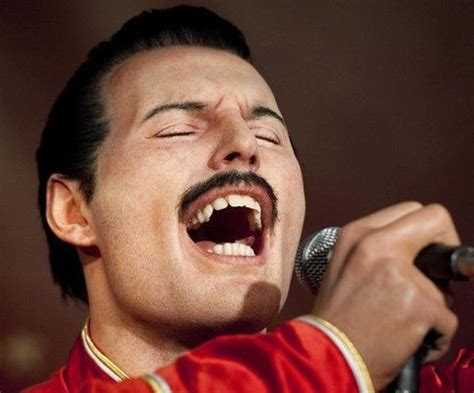 Freddie Mercury’s Iconic Teeth and Their Impact on His Voice and Legacy