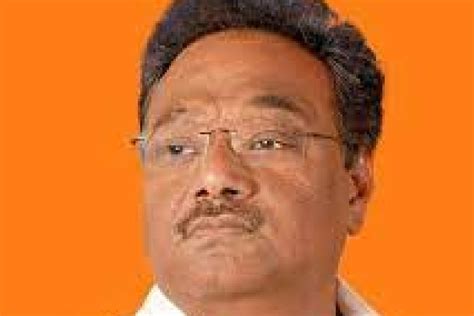 Bengal BJP leader backs Paresh Rawal on "cook fish for Bengalis ...