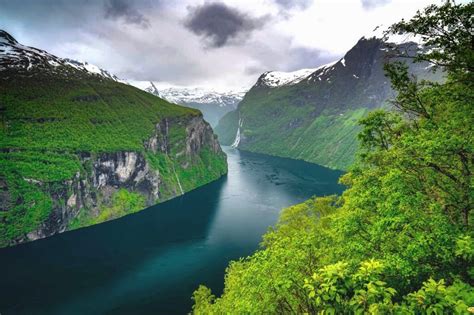 Top 10 Remarkable Geological or Geomorphological Sites Located around ...