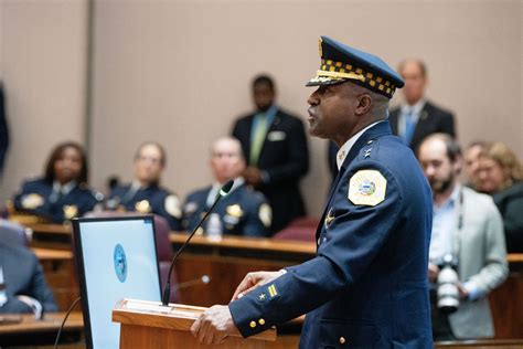City Council unanimously confirms Larry Snelling to run Chicago Police ...