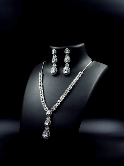 Diamond pendent set – Girly Gadgets