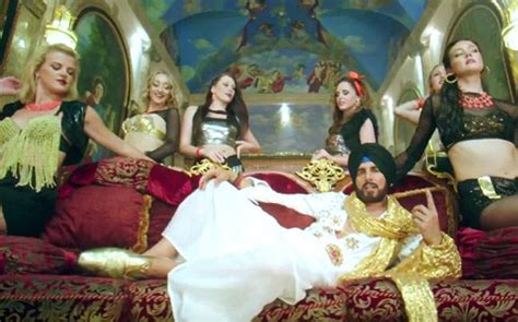 Singh Is Bliing: Watch Akshay Kumar as a rapper in this foot-tapping ...