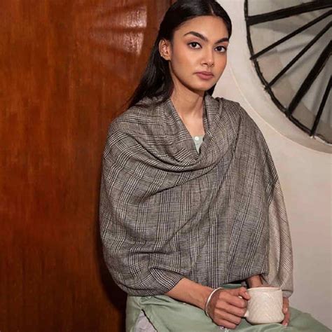 Pure Pashmina Shawls & Stoles Online | Treasures of Kashmir