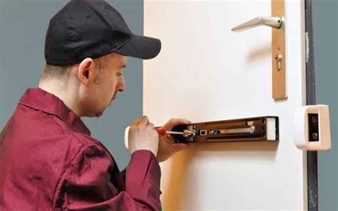 Locks & Locksmiths Service 的图像结果
