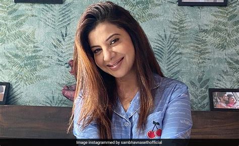 Christmas Style : Sambhavna Seth ने इंस्टाग्राम पर शेयर किया क्रिसमस के ...