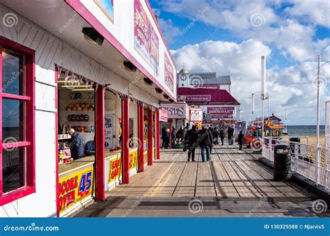 Amusements on Great Yarmouth Pier in Yarmouth, Norfolk Editorial Stock ...
