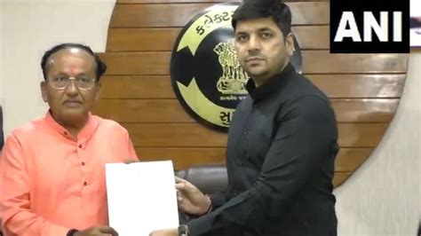 Surat BJP Lok Sabha Candidate Mukesh Dalal Scripts History With ...