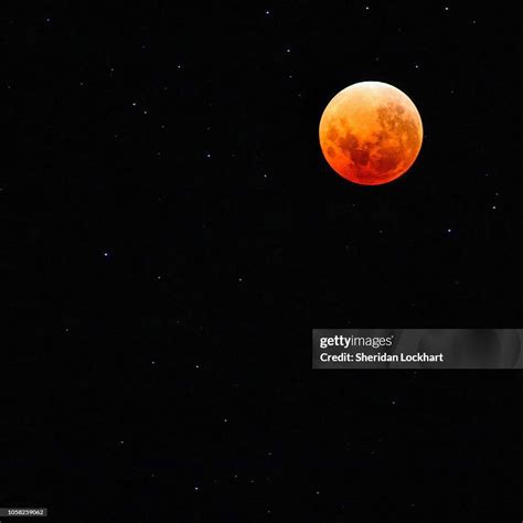Super Blood Moon High-Res Stock Photo - Getty Images
