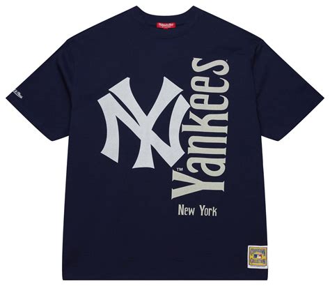 Mitchell & Ness Women's New York Yankees Blue Boyfriend T-Shirt, Large ...