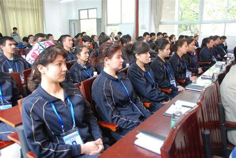 新疆美女大学生晒毕业照，长的漂亮还有才华！_科技_中国网