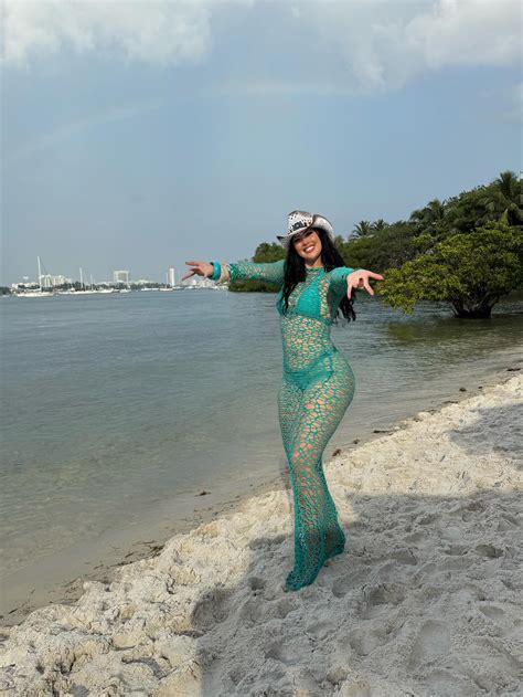 Alexandra Cohen | Just sharing what I truly love to do when I’m in my right mind.🌹 | Instagram