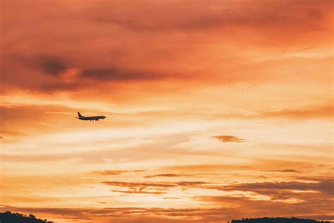 Long Haul Flight Essentials For Your Next Trip (2020)