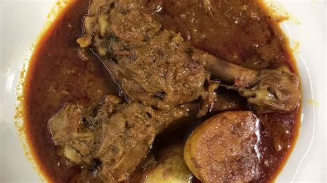 Try this Odia-style chicken curry for your next meal